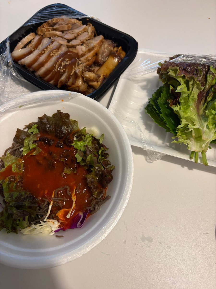 Gaton's tweet image. off work!! hehehehehe. don't forget to eat, Billains :]