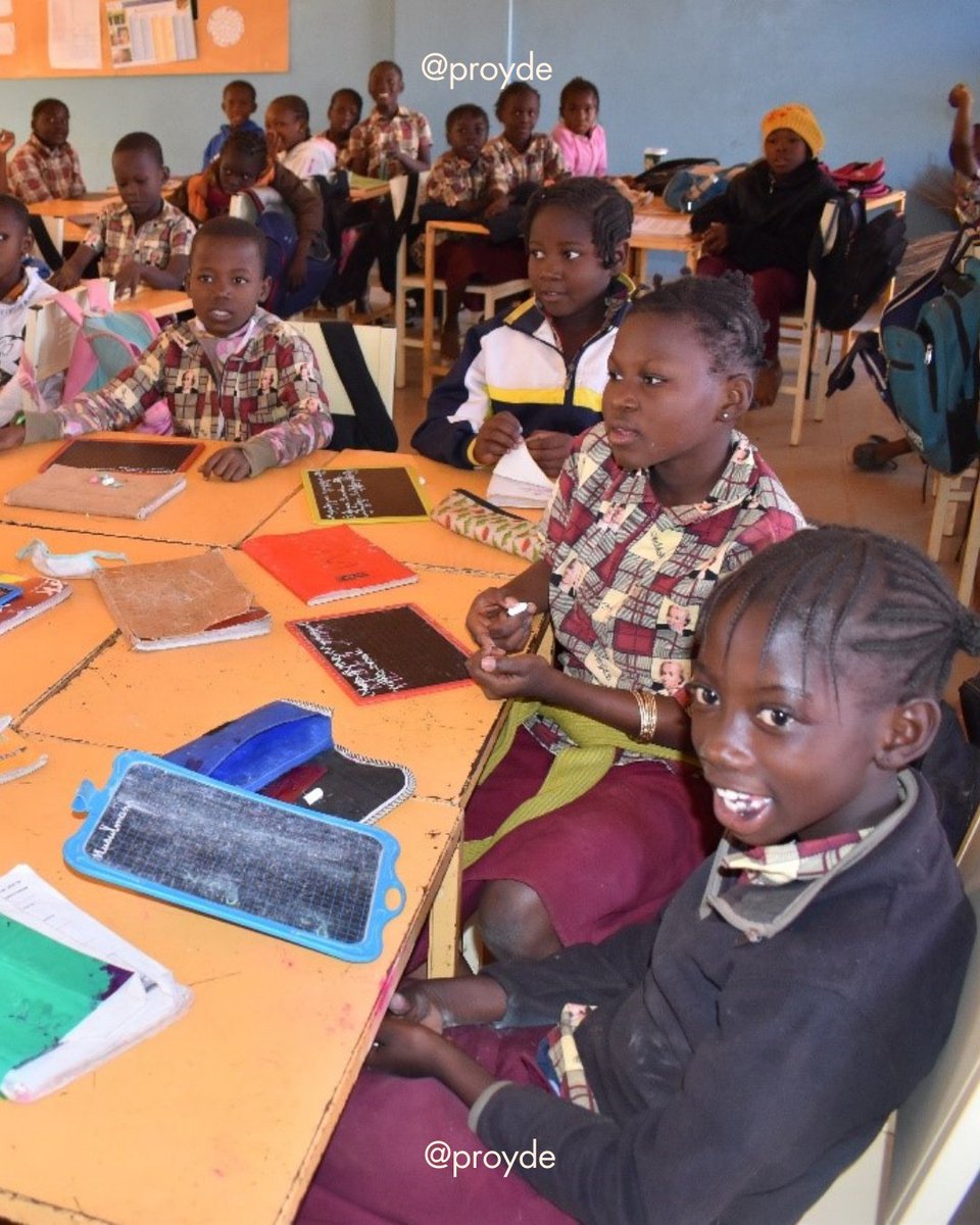 PROYDE's tweet photo. 🏫📚 El colegio Saint Jean-Baptiste de La Salle (Sandogo, Burkina Faso) estrena 4 nuevas aulas.
112 estudiantes, 72 de ellas niñas, mejoran hoy sus oportunidades educativas.
La educación transforma vidas. https://t.co/xQ1h31Tgao