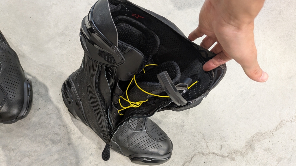 商品紹介】 7701 SUPERTECH R2 × ProtoCore Leather BLACKOUT MODEL