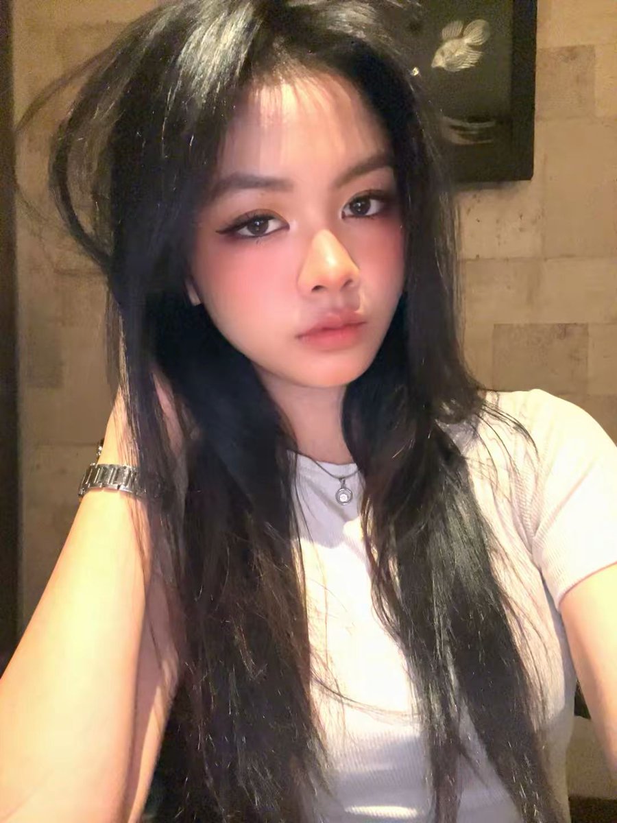 clutwebz's tweet image. naksir bgt gw sama make up nya