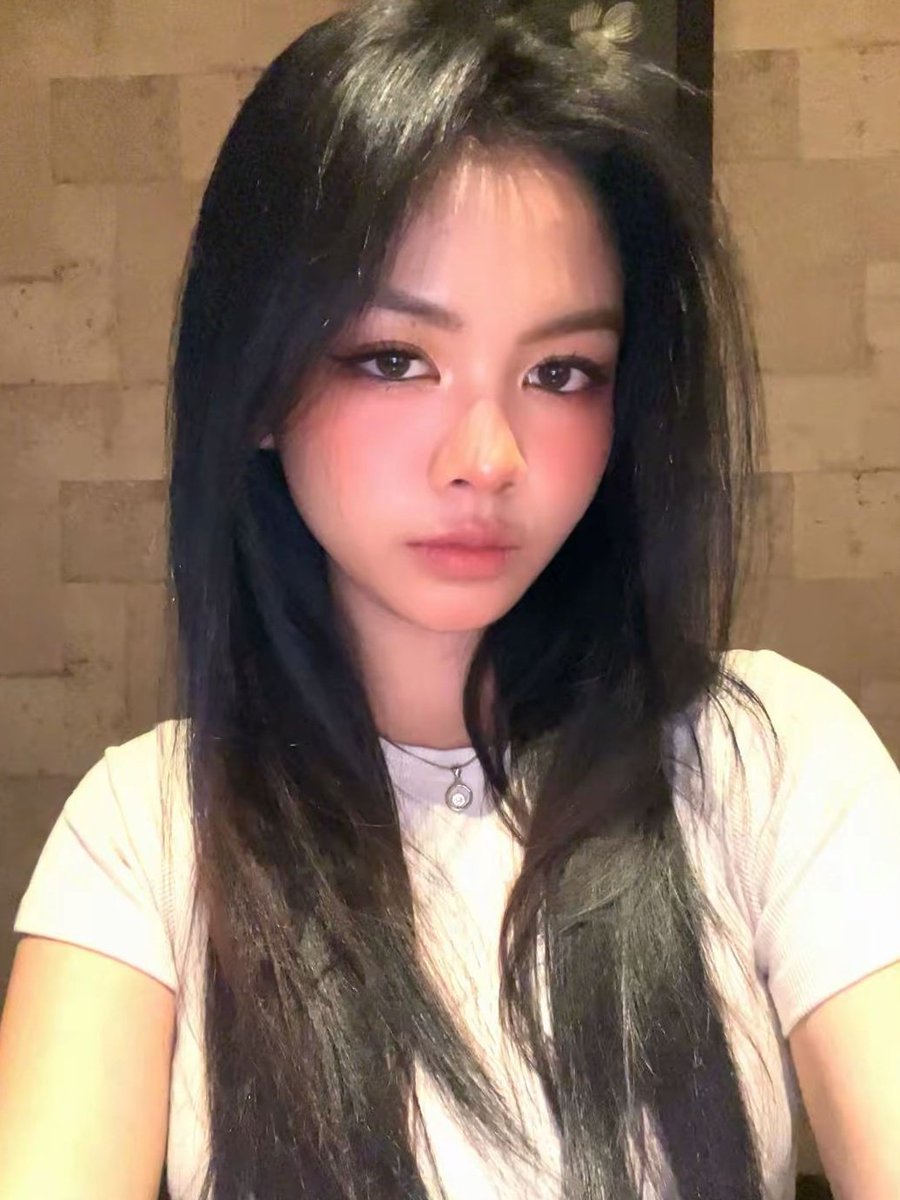 clutwebz's tweet image. naksir bgt gw sama make up nya