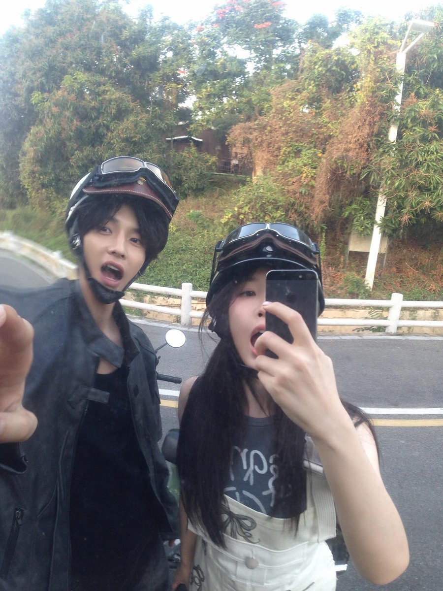 __s04_mi's tweet photo. 絶賛ロス中の私にこのオフショは心臓に悪い
暮暮×朝朝𝑭𝑶𝑹𝑬𝑽𝑬𝑹…
 #双轨  #SpeedAndLove https://t.co/zotljEtUx7