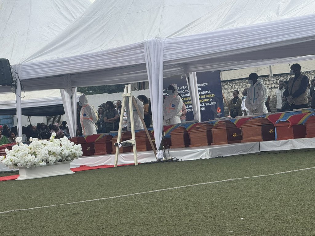 Goma, le 8 janvier 2026

Aujourd’hui, nous rendons hommage aux civils innocents lâchement massacrés à la suite des bombardements aveugles perpétrés par les forces coalisées du régime sanguinaire de Kinshasa. Nous nous inclinons avec recueillement devant la mémoire des victimes et