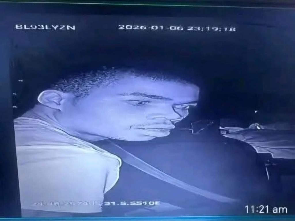 Abramjee's tweet image. Do you know this suspect? 

A truck driver was shot dead near Dwarsloop Mall, Bushbuckridge. The suspect is still on the run. 

Anyone with info, call @SAPoliceService on 08600 10111.

Via SA Trucker.

satrucker.co.za/suspect-wanted…