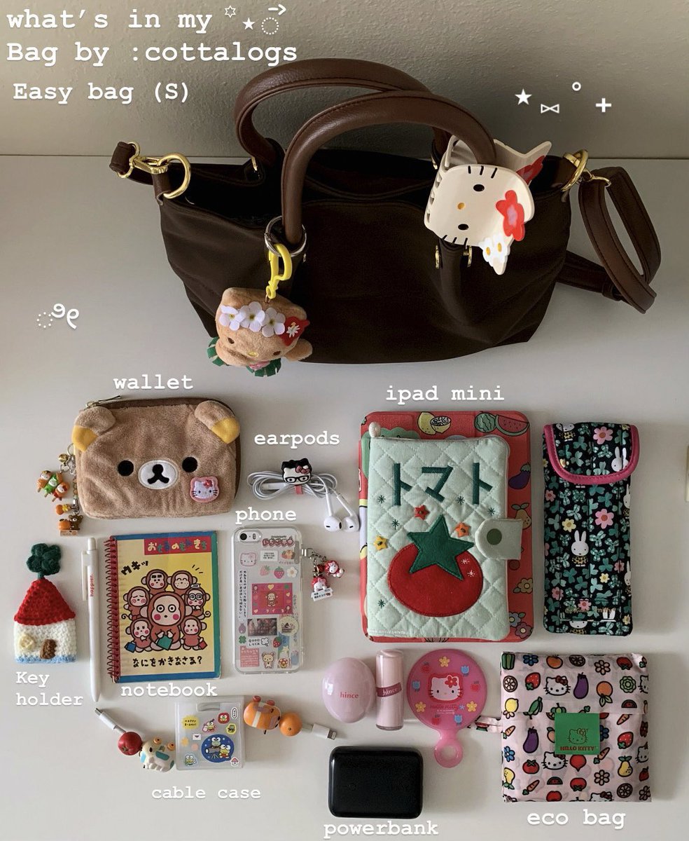 𖦹 ใบแรกเป็นกระเป๋าเป้สีดำผ้ากำมะหยี่แต่เหมือนหนังกลับมากราคาน่ารักไม่เกิน 300 บาท !! ใบนี้ใช้บ่อยจุของได้เยอะ 

✩ ใบที่สองคือเป็นหนังกลับที่มีสีให้เลือกถึง 6 สีแล้วแต่ละสีคือสวยทั้งหมด จุของได้สะใจเหมือนกันค่ะ  (* ⁰̷̴͈꒨⁰̷̴͈)