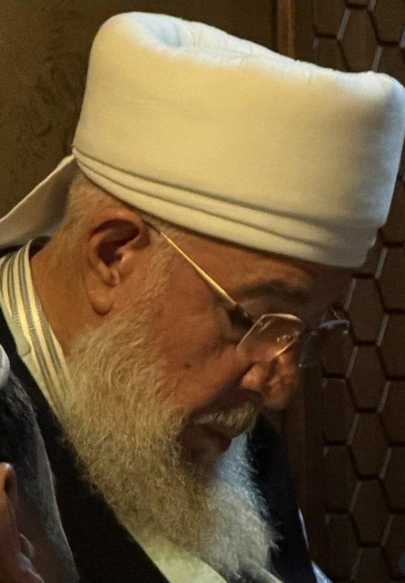 Ailenin Huzuru ve Sorumluluk 🌿✨

“Evi kadına dar eden geçimsiz erkeğin vebali büyüktür.”
— Sultan Şeyh Seyyid Muhammed Saki Elhüseyni (k.s.a)

Sultan Şeyh Seyyid Muhammed Saki Elhüseyni (k.s.a), ailede huzurun korunmasının önemini ve sorumluluğun büyüklüğünü hatırlatır. Ev,