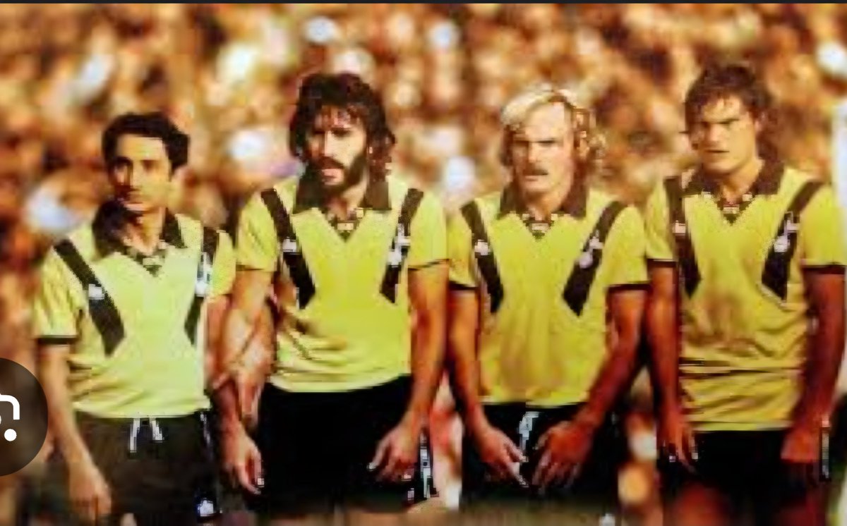 osvaldooardiles's tweet image. With Terry. 
What a picture. What a midfield.  What a team...
Rest in peace my friend.
My thoughts and prayers with his family and friends.