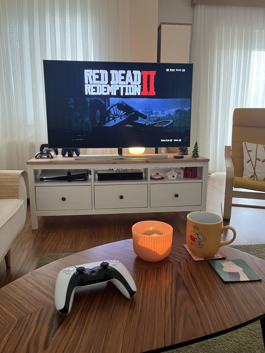 thepunsofus's tweet image. Dışarıda korkunç bir fırtına var, rüzgar öyle böyle değil belki de hayatımda gördüğüm en şiddetlisi. Yağmur zaten… Bir RDR2 keyfi yakışır bu havaya dedim