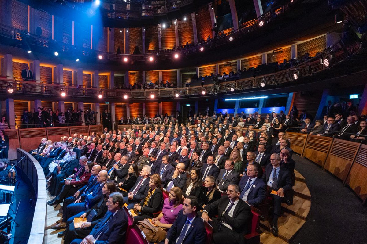 نيابةً عن سمو #ولي_العهد..
نائب وزير الخارجية يشارك في حفل افتتاح تولي جمهورية قبرص رئاسة مجلس الاتحاد الأوروبي للفترة من يناير إلى يونيو 2026م.
spa.gov.sa/N2484136
#واس