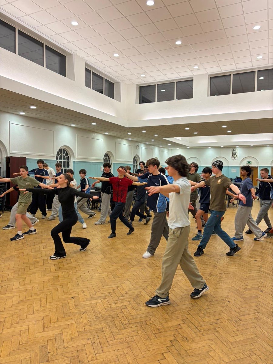 MGS_Drama's tweet photo. Last night, we hosted our first Dance workshop for the students who are interested in auditioning for our upcoming production of ‘West Side Story’. Steph, the choreographer, was fantastic and our boys learnt so much! Looking forward to the next one on Tuesday 13th Jan!🎭#MGSDrama https://t.co/OcO5iiQnh4
