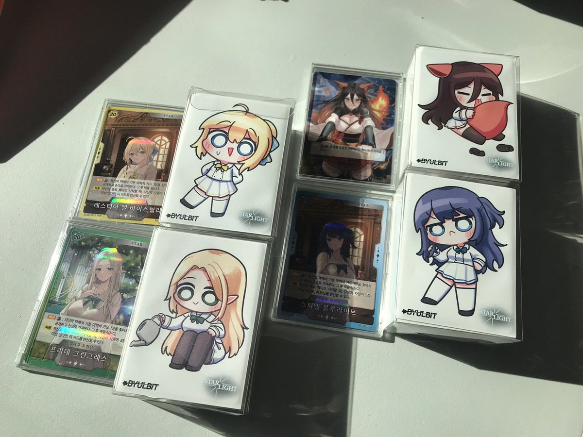 다음과 같이 준비된 스타터덱을 통해 게임을 체험해볼 수 있습니다. 한 번에 진행할 수 있는 인원과 공간이 한정되어 있으니, 인원이 몰릴  경우 대기하여 순서를 기다려야 할 수도 있습니다. #별딱 #카드게임
