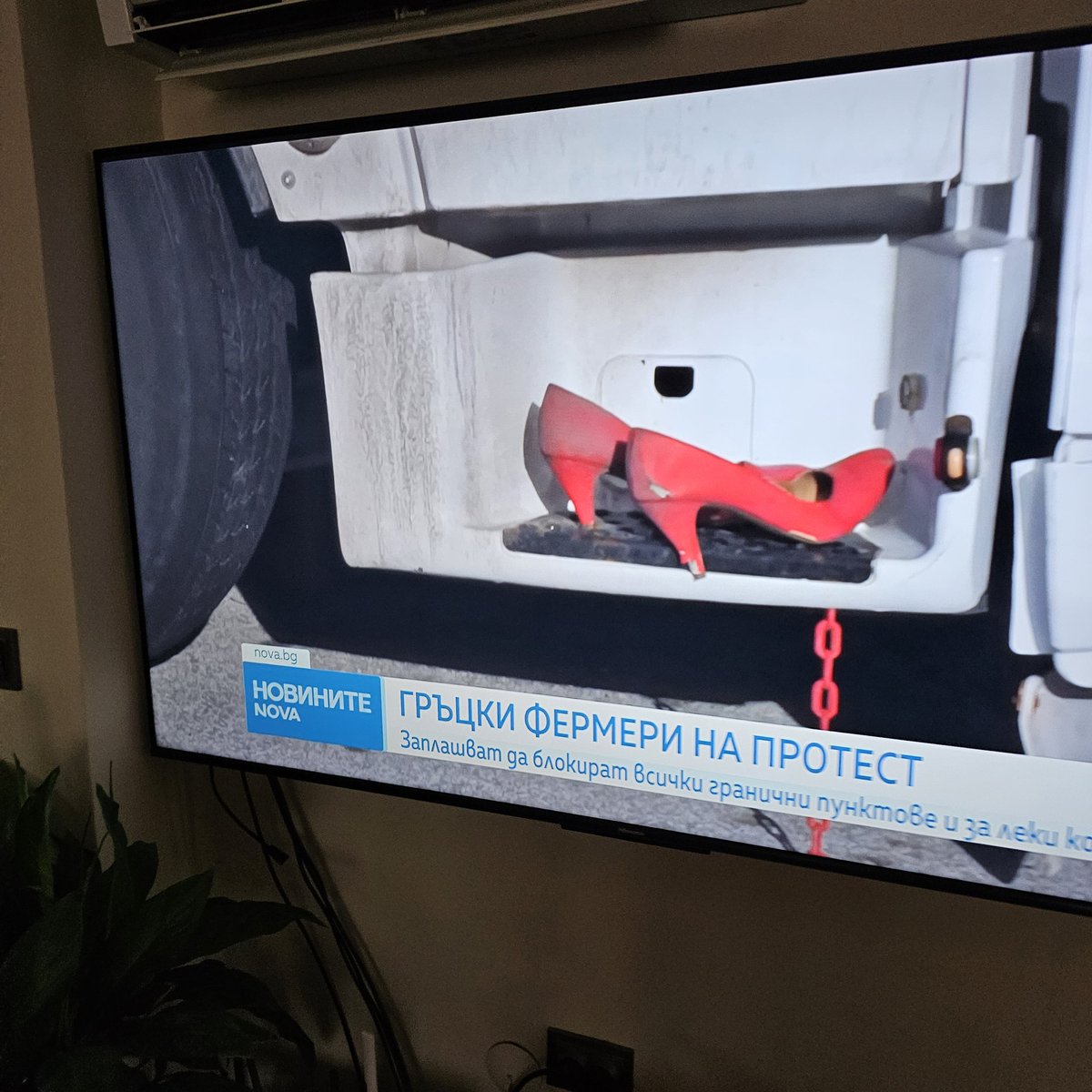 martin_radev's tweet image. - Колко за свирка?
- 20 евро
- Добре влизай, ама се събуй, че съм чистил кабината