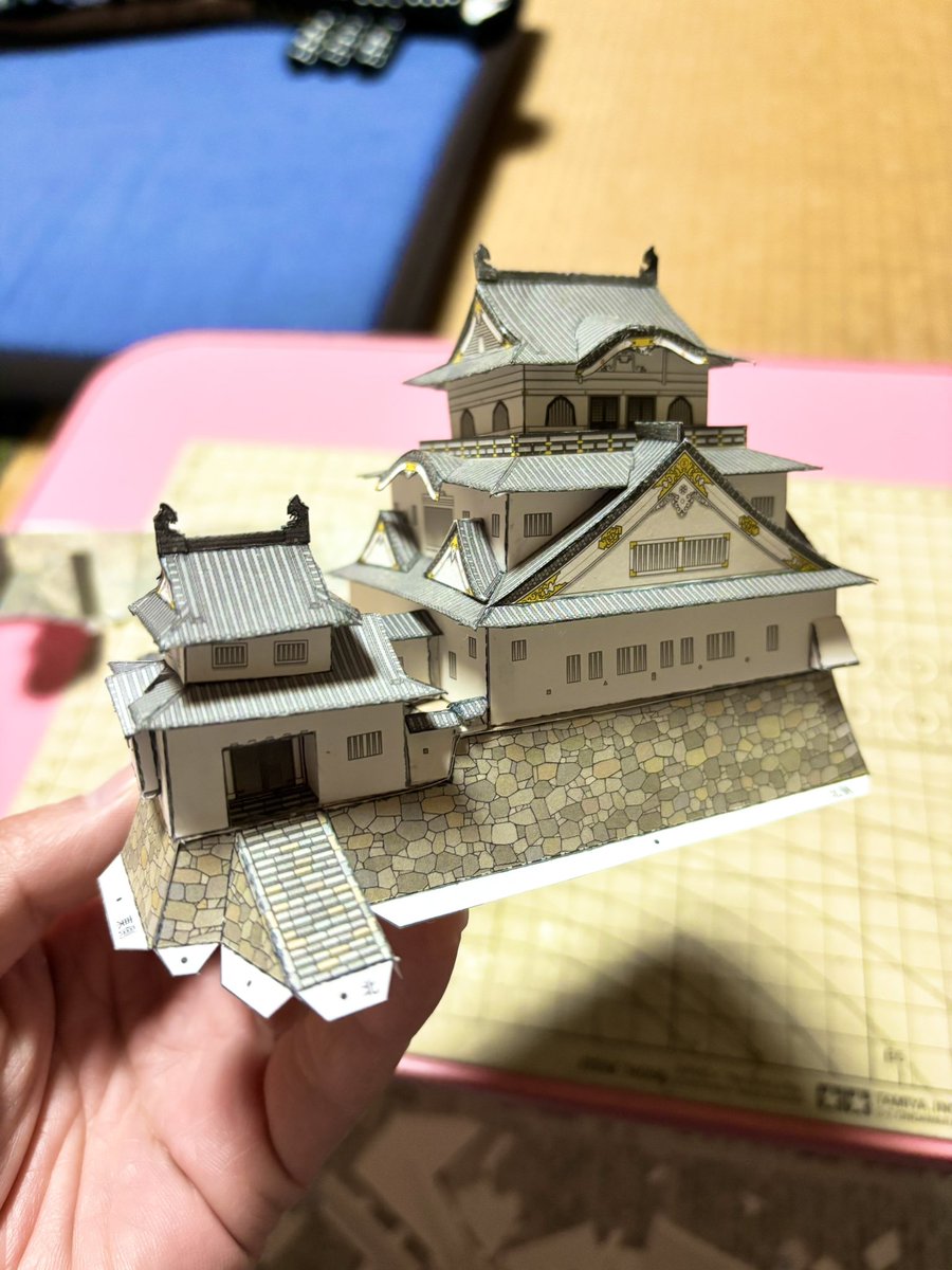 nosuke311's tweet image. 2026年築城はじめ 岸和田城 
その8 天守台完成、本丸石垣

現在、かつての遺構は石垣と堀のみですが、大小天守や門、櫓は昭和29年(1954)に復興再建され、城跡は大阪府指定史跡となっています。

#ファセット #ペーパークラフト #日本名城シリーズ #岸和田城🏯