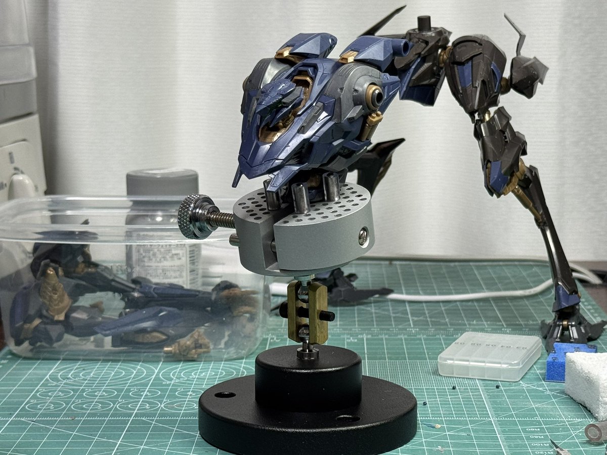 kktars_955's tweet image. プラモ上手い人が使ってる謎の台を買った