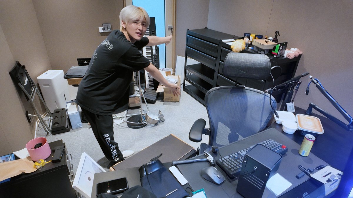 CRAVITYstarship's tweet image. [🎥]
[C-LOG] 루비로그 #4 l 2025 가장 잘한 일 l 혼돈의 작업실 꾸미기 브이로그 2탄
⠀
▶ youtu.be/ANAAiH8iLGA
⠀
#CRAVITY #크래비티
#우빈 #WOOBIN
#DaretoCrave_Epilogue
#LemonadeFever
#C_LOG