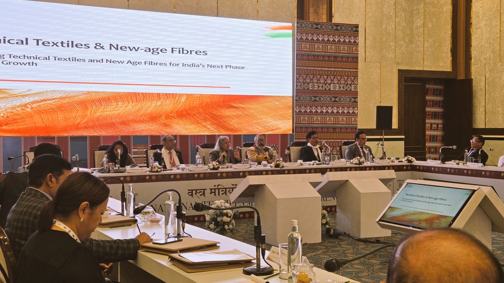 TexMinIndia's tweet image. Deliberations on Advancing Technical Textiles and New Age Fibres for India's Next Phase of Textile Growth ongoing at the📍 National Textiles Ministers’ Conference.
🗓️ 8th–9th January 2026
📍 Guwahati, Assam

#NationalTextilesMinistersConference #NorthEastConclave #TextilePolicy