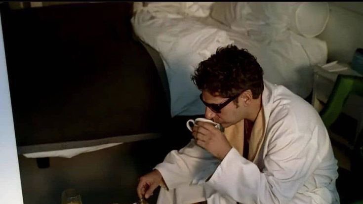 The masculine urge to lounge about