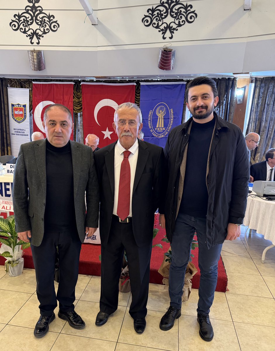 Ünye Şoförler ve Otomobilciler Esnaf Odası’nın olağan genel kurulunda yeniden başkanlığa seçilerek güven tazeleyen Bekir Şimşek Başkanımızı ve yönetim kurulu üyelerini tebrik ediyor, yeni dönemde başarılar diliyorum.