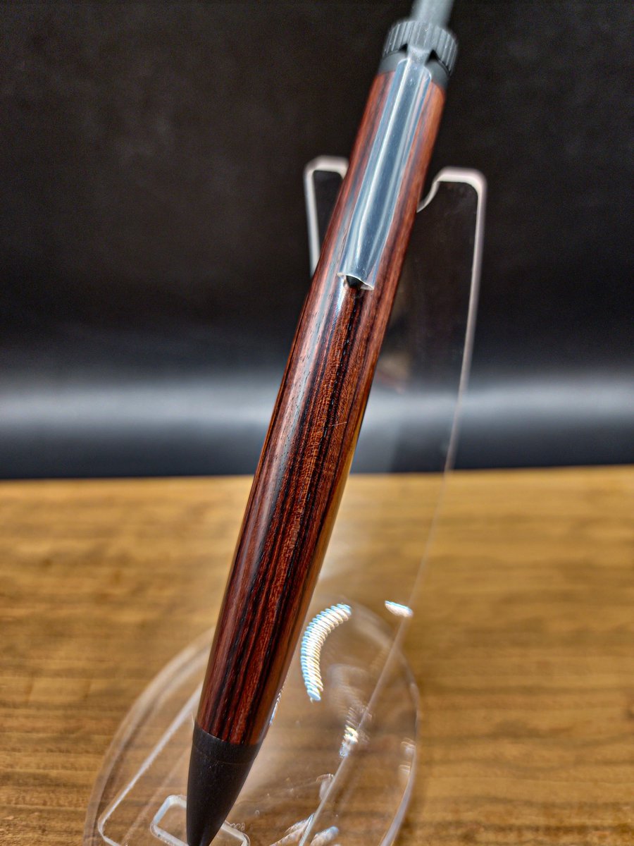 今回キングウッドも出ています。 浅いですがマイクロカールなチリチリ