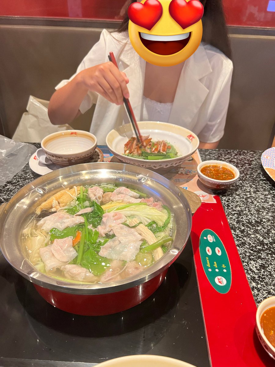 santapen tweet media