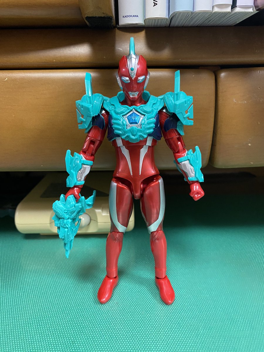 ウルトラアクションフィギュアのウルトラマンオメガ メタリックカラー