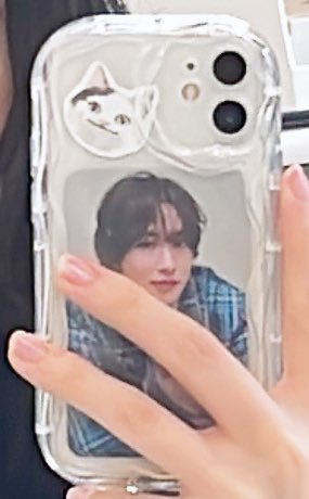 hhotaruun_'s tweet photo. そういえば有明でmimi様からもらった大夢ねこステッカーと大夢くんトレカ挟んでたらキャワイイキャワイイととっても評判がいいの(拡大ボケ画でソーリー) https://t.co/0WAJAI7gOC