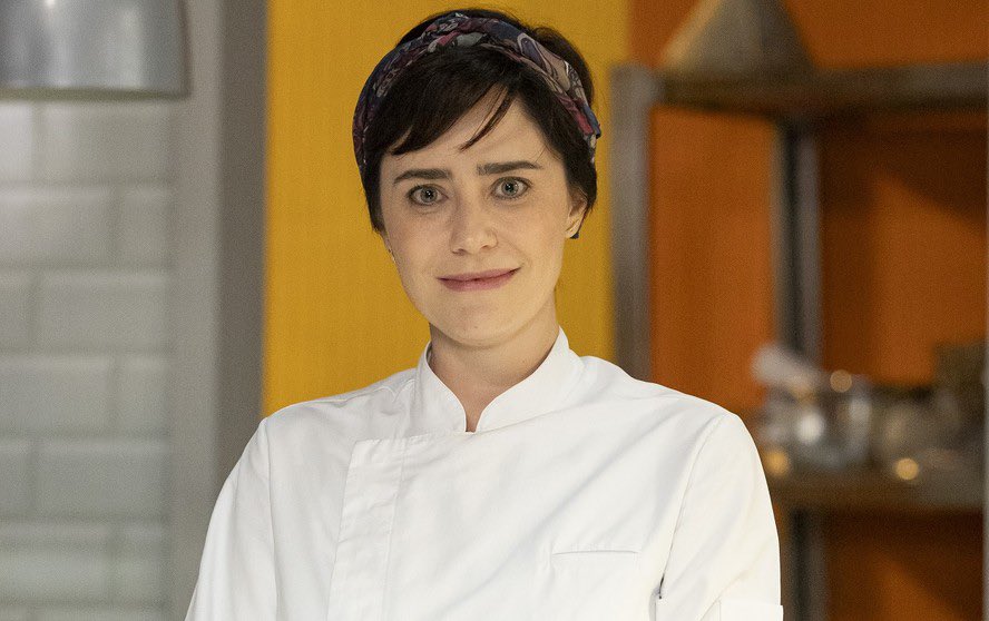 telenewstn's tweet image. 🚨 Em #TrêsGraças, um flashback revela Rogério conversando com Raul antes de sua falsa morte. Ao falar da gravidez de Arminda, o empresário diz que foi um período difícil, mas garante que o filho foi muito desejado. A conversa surge quando Raul questiona por que é filho único e…