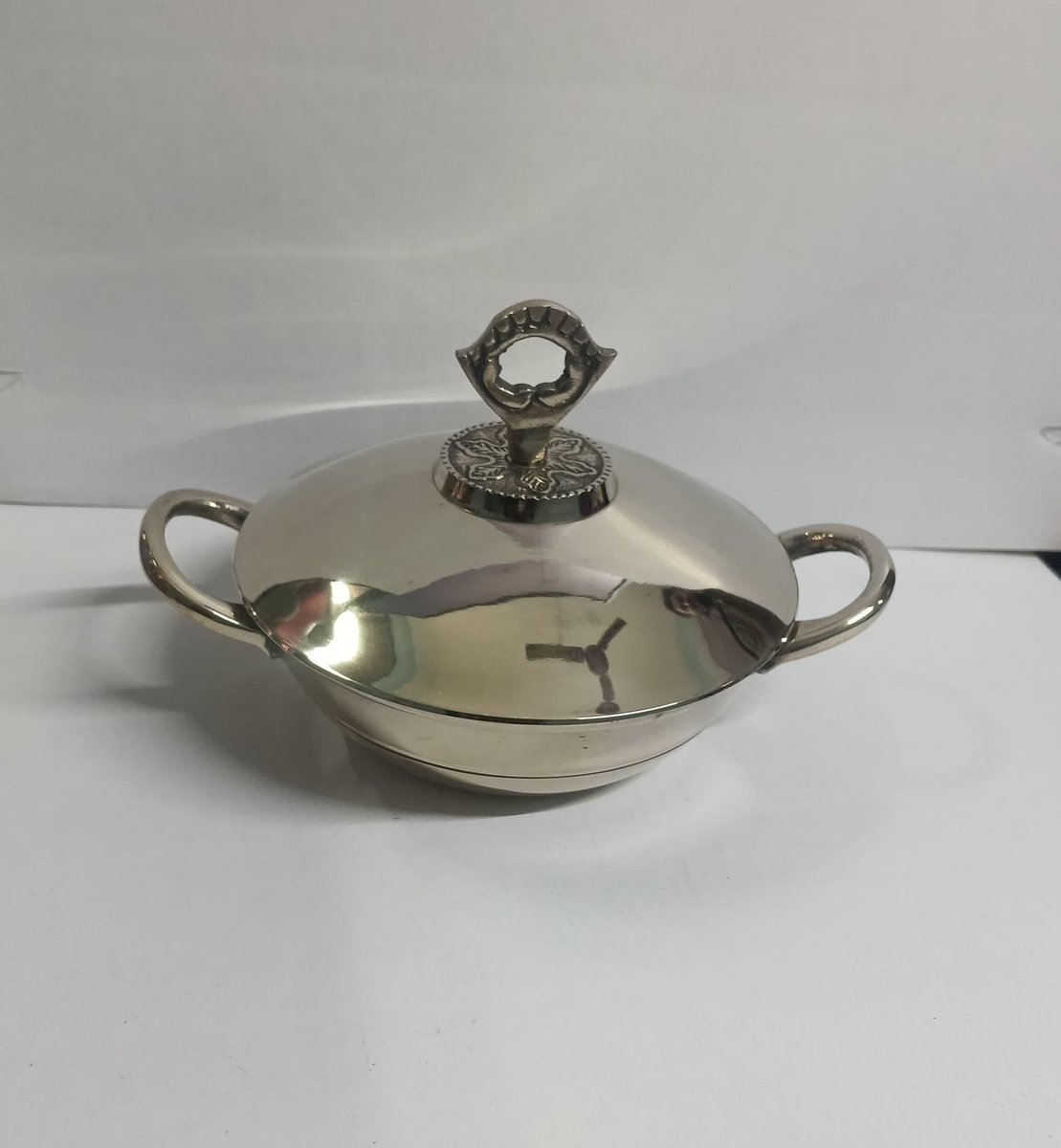 copper_expert's tweet image. Premium Kansa Serving Kadai with Lid ✨

Our premium handcrafted Kansa (Bronze) serving kadai with lid 

#KansaUtensils #BronzeKadai #PremiumServeware #HandcraftedIndia #LuxuryDining #TraditionalCookware #IndianCraft #WeddingReturnGifts #FestiveServeware #CopperExpert