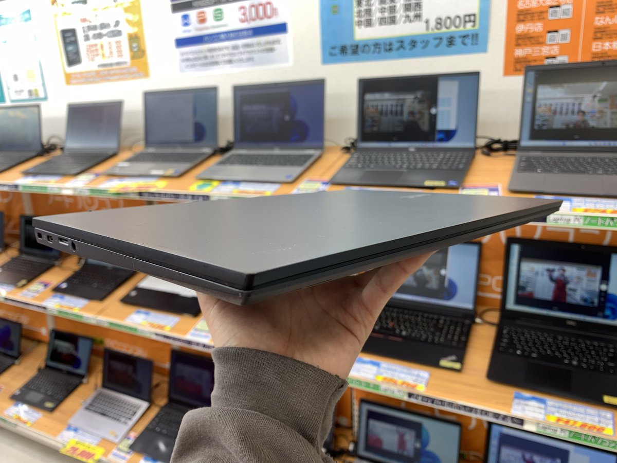 PCcomfullAKB4's tweet photo. 今週の秋葉原4号店限定セール!
①【PC-VKT16GZG6】
超軽量の約785g!狭額縁ベゼルの13インチで、持ち運びにピッタリ!!
この価格でもネットサーフィンや動画視聴なら快適に動作♪IPSのFHDで映りもバッチリ✨
軽作業用やサブとしてもオススメの1台☝️
10台限定!
#NEC #VersaPro #VKT16 https://t.co/2h82BK8NTm
