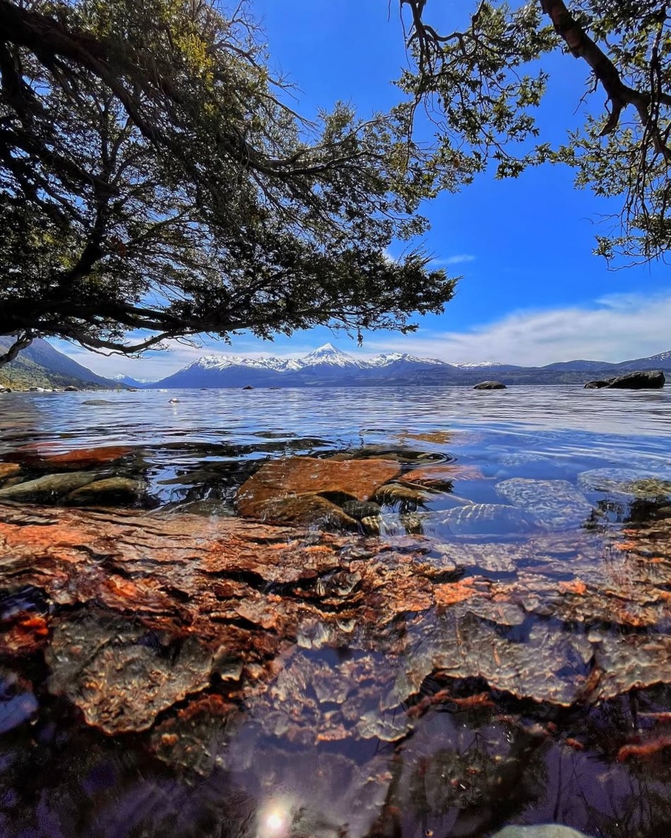 soymariche's tweet image. #LagoHuechulafquen, Parque Nacional Lanín, Neuquén. Espejos de agua para que agenden y tengan en cuenta✍🏼Son 27 km desde Junín de los Andes. Ideal en verano por las playitas, el trekking y los días más largos. #guambablo👏🏼#BuenJueves twitter! Patagonia Argentina🛶🏖🥾🎒🌄😉
