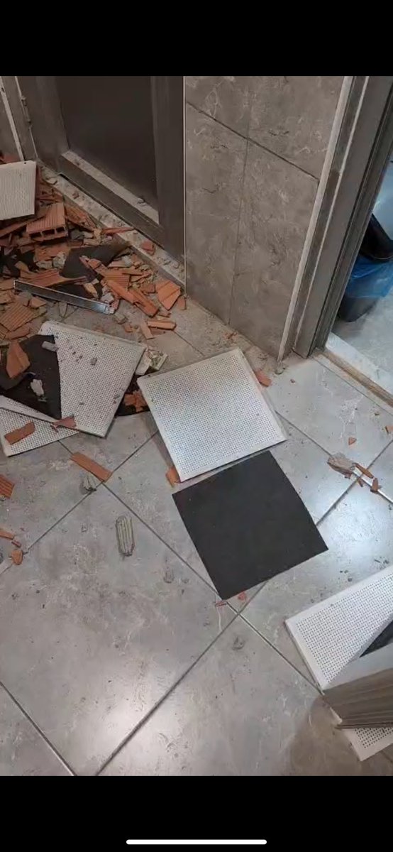 Bursa Uludağ Üniversitesi Halime Hatun Kız Öğrenci yurdunun lodostan sonra geldiği durum bu. Öğrenciler devletin yurdunda güvende hissetmiyor ve seslerini duyurmak istiyor. çünkü bu sadece bir fırtına hasarı değil yapısal güvenlik eksikliğidir. #MeteorolojikUyarı #bursa