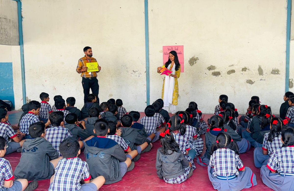 KvNad24961's tweet photo. 👉Young minds learning, young hands acting on climate change✨

Youth -Led action on Climate Change Activity
Activity name- What is climate change
Lets play a Miming game
#Climate_change #PMSHRIKVNADKARANJA 
@KvsMumbai @KVS_HQ https://t.co/9sRQ99vnos