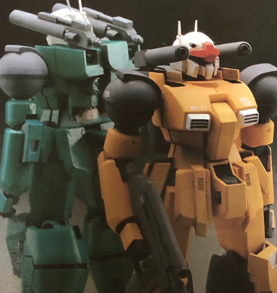 四半世紀前だとこれですね。
ガンキャノンとギャン
（アトリエジンギスカン版）
ガンキャノンの頭⋯今見てもカッチョいくね？
 #はじめましてこちら代表作になります