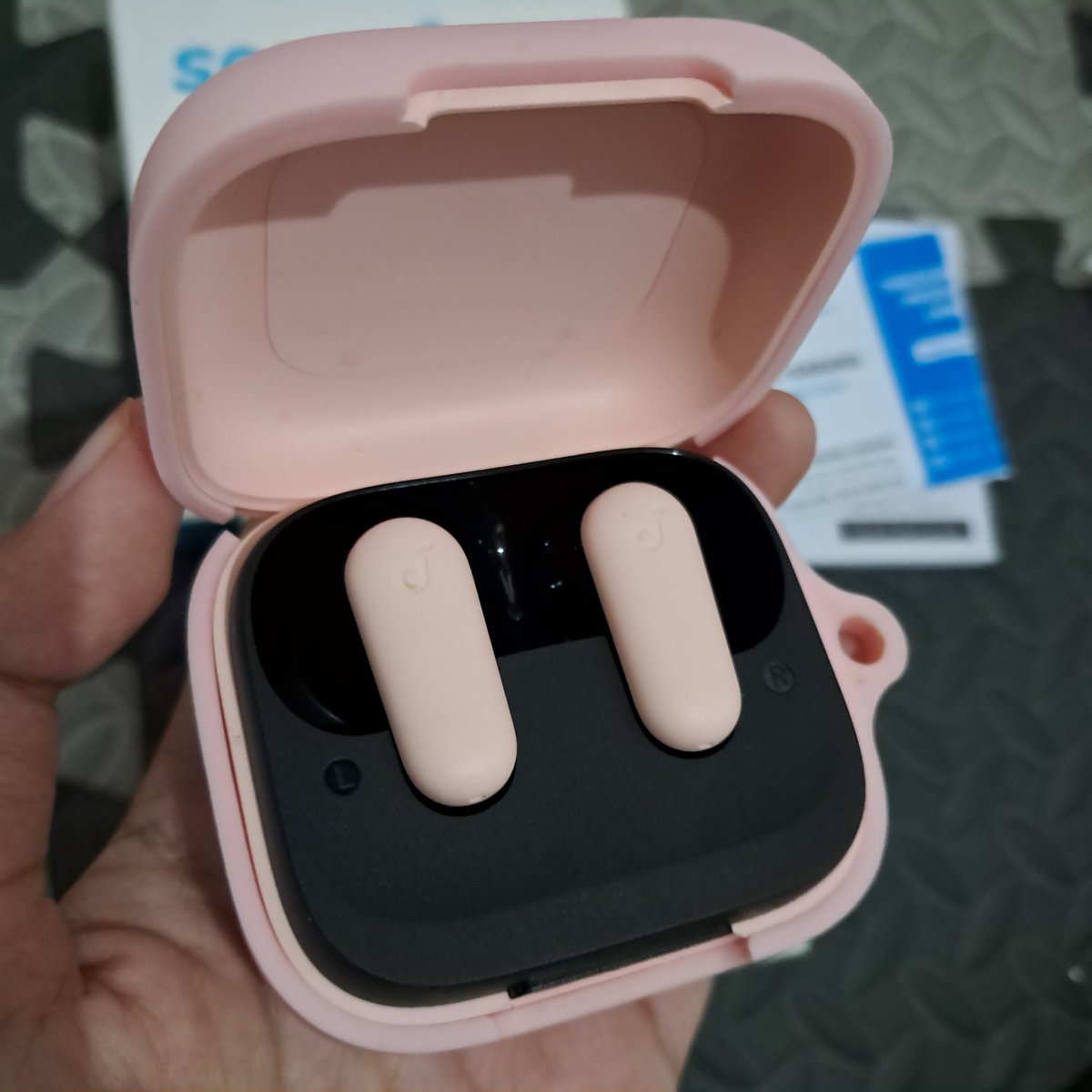 colurable's tweet image. wts preloved TWS SOUNDCORE R50i NC PINK + CASE

× 200k (shopee +8% = 216k)
× free case seharga 20k
× beli tahun kmrn
× noice cancelling nya jarang bgt aku pake
× masih bagus bgt, dm for condi
× dom Jawa Timur

t. jual wireless headset