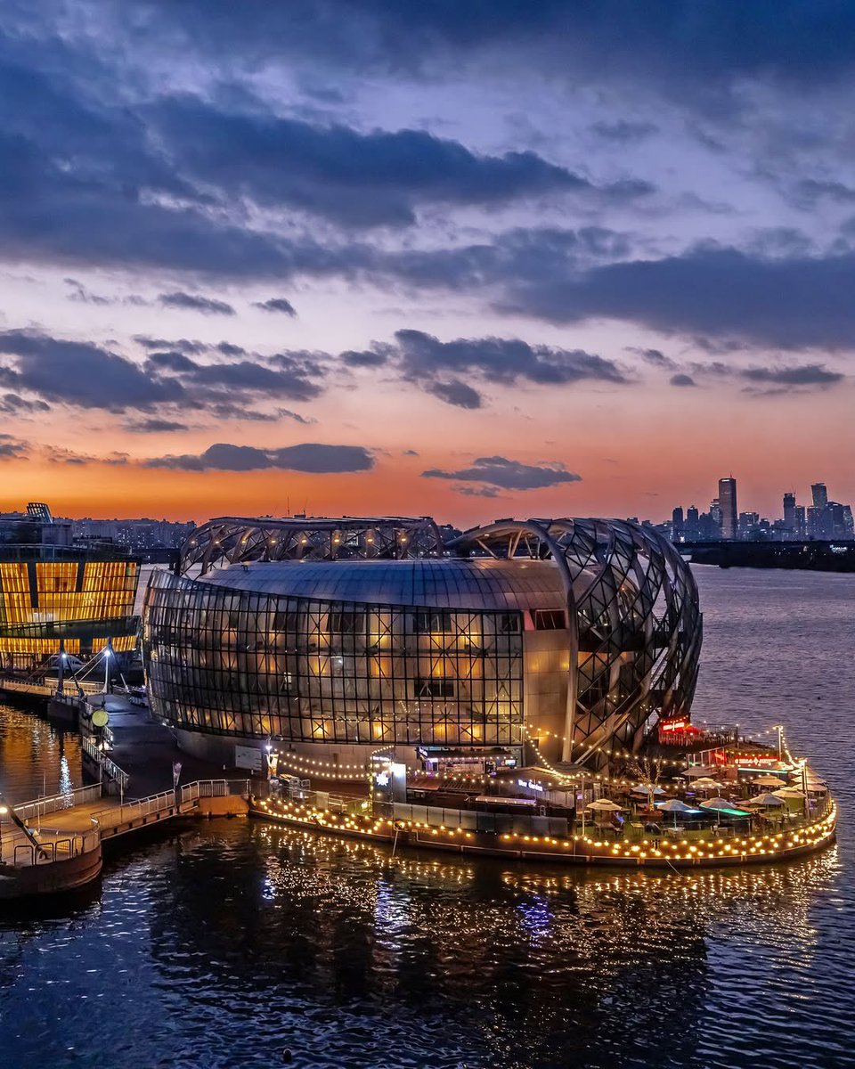 letstalkaboutKR's tweet image. ชอบความมีกิมมิกอะไรแบบนี้ของเกาหลีมาก
ถึงจะเป็นเรื่องราวเล็กๆ แต่ก็ฮีลใจมาก

สีประจำกรุงโซลปี 2026  สี “Morning Yellow”💛☀️ สีแห่งความหวัง ~

สีมอร์นิ่งเยลโลว์ มาจากแสงสีเหลืองของพระอาทิตย์
ที่ขึ้นมาทุกเช้าเป็นสัญญาณของการเริ่มวันใหม่ ถึงจะดูเหมือนเดิมทุกวัน…