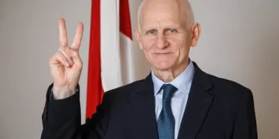 Алесь Бяляцкі павіншаваў Марфу Рабкову і Насту Лойку з днём нараджэння. «Я ўпэўнены, што наступны Дзень Нараджэння мы сустрэнем разам з вамі на волі»...

shorturl.at/FwHUs