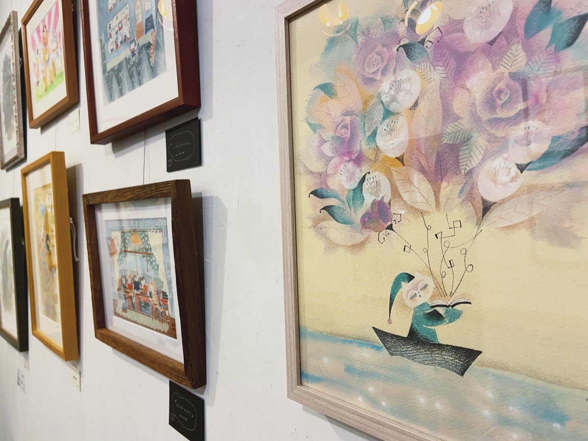明日1/9(金)から「ひるねこBOOKS10周年記念展part.1」がはじまります🌷
わたしは共同制作作品1点と、原画作品3点を展示します。(現在原画作品は2点展示中です。会期中に入れ替えがあります。)
よろしくお願いいたします🐱