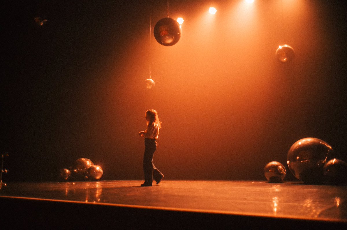 Samedi, c'est ma toute dernière date à Bruxelles 🇧🇪❤️.
Grosse fête au Cirque Royal 🎈

➡️ Derniers tickets : …-fannyruwet-cirqueroyal.ticketlive.be/selection?lang…