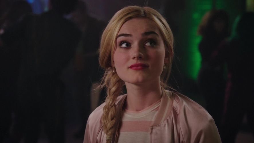 gelphicent's tweet photo. meg donnelly as rapunzel you would've been everything to me the material was right there https://t.co/KQiAY3ol1a