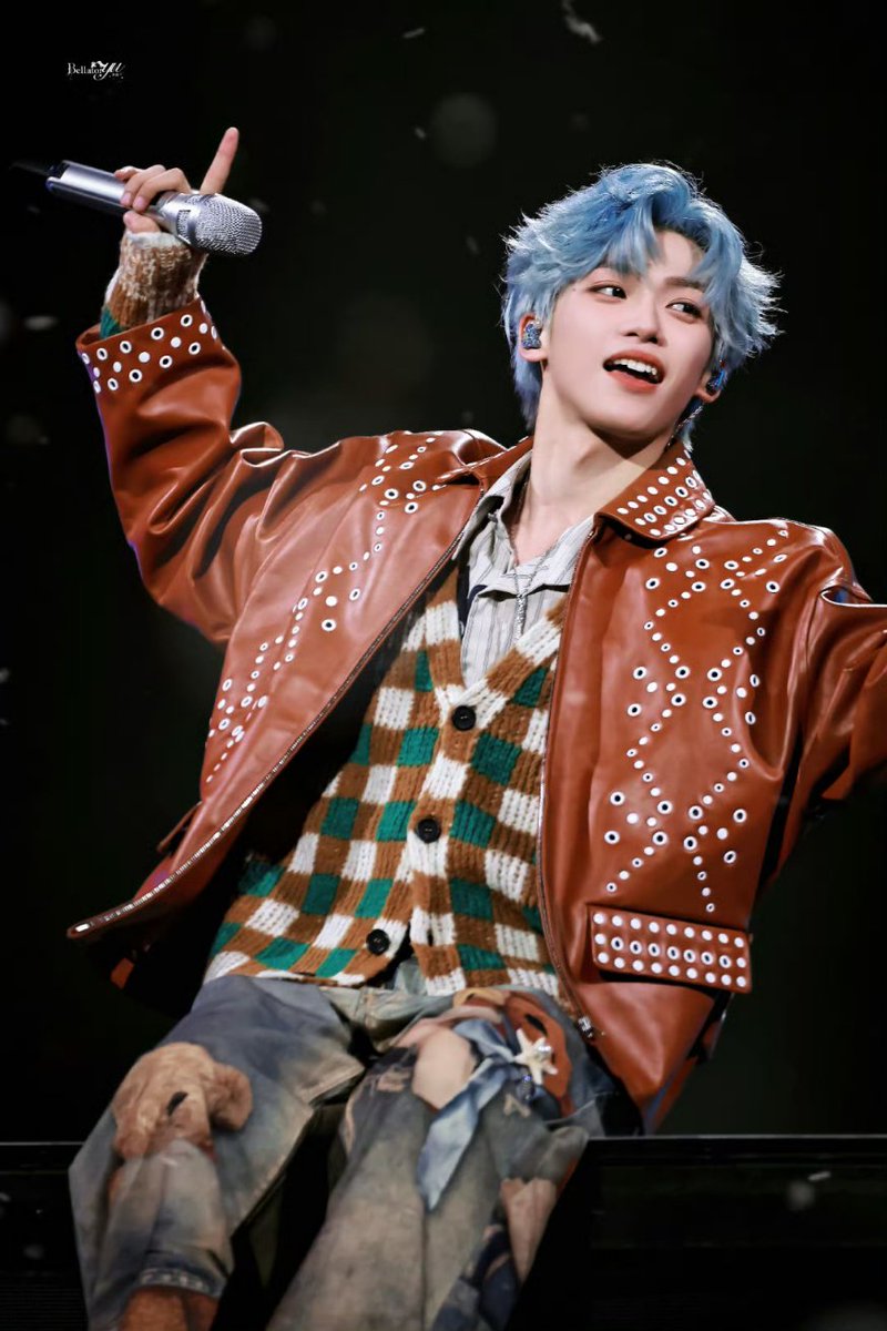 archive_m00n's tweet image. 'No Capital, No Powerful Backing: How Did Ziyu Rewrite the Rules of Top-Tier Stardom?'

If someone told you that the artist who rose to the top of the Chinese music scene in 2025 did so without the backing of major capital or a powerful background, would you believe it?

It…