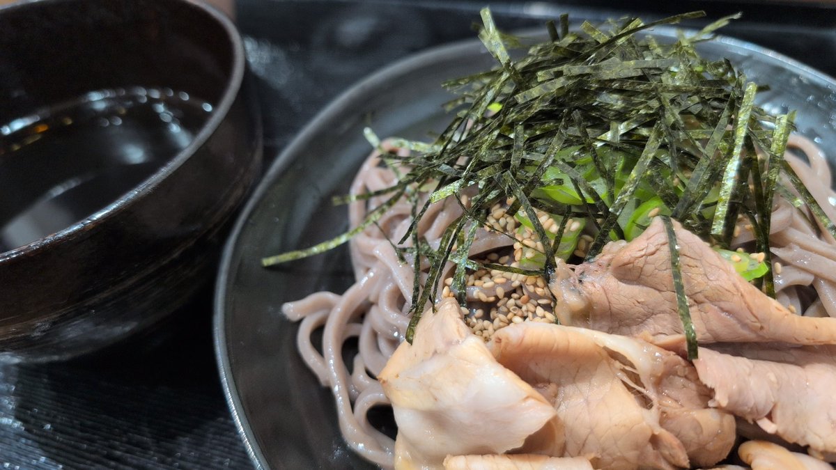 marchcon's tweet photo. 年明けそば
年末に細いお蕎麦を食べていたらこっちの噛みごたえのあるお蕎麦が食べたくなった
 #北上市  #肉そばタイガー https://t.co/SLdFb5x6L4