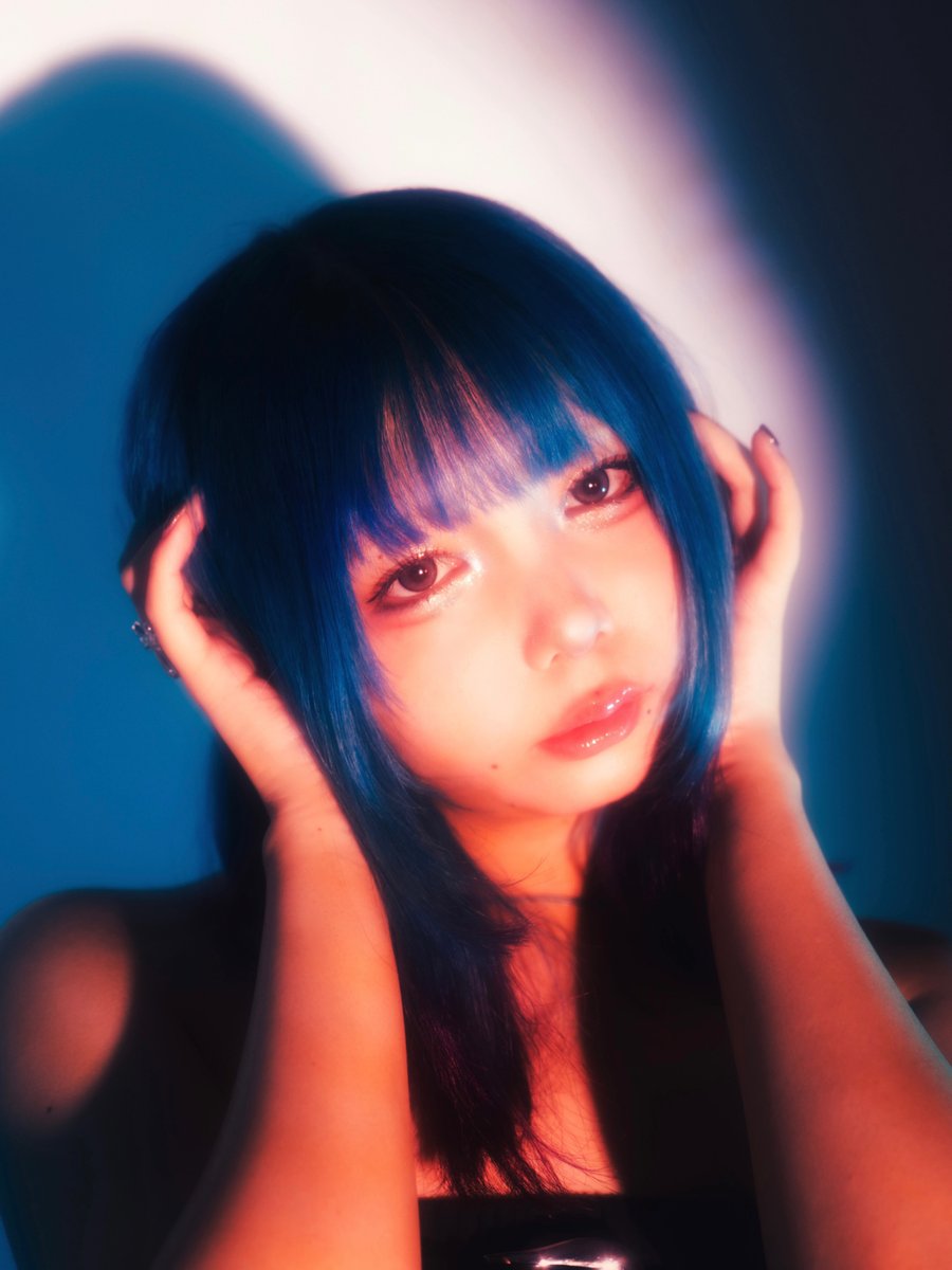 side by side tweet media