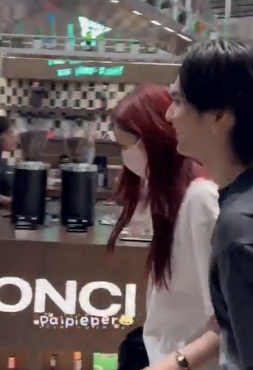 fullmoon_pwscu's tweet image. ช็อตนี้ของสองพี่น้องงง คนนึง K-pop อีกคน T-pop ที่มีชื่อเสียงกันทั้งคู่ กว่าจะได้เห็นอะไรแบบนี่😭😭😭😭😭😭😭😭