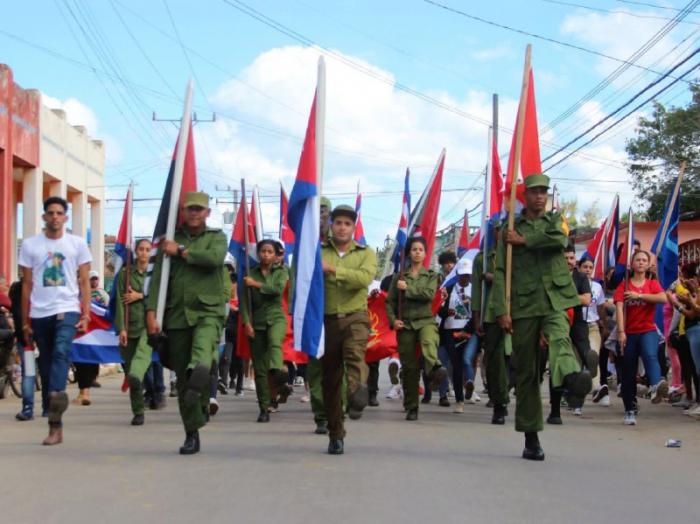 🇨🇺Cientos de jóvenes matanceros se congregaron en la noche de este miércoles para rememorar la entrada de la Caravana de la Libertad a la provincia en 1959.
#100AñosConFidel