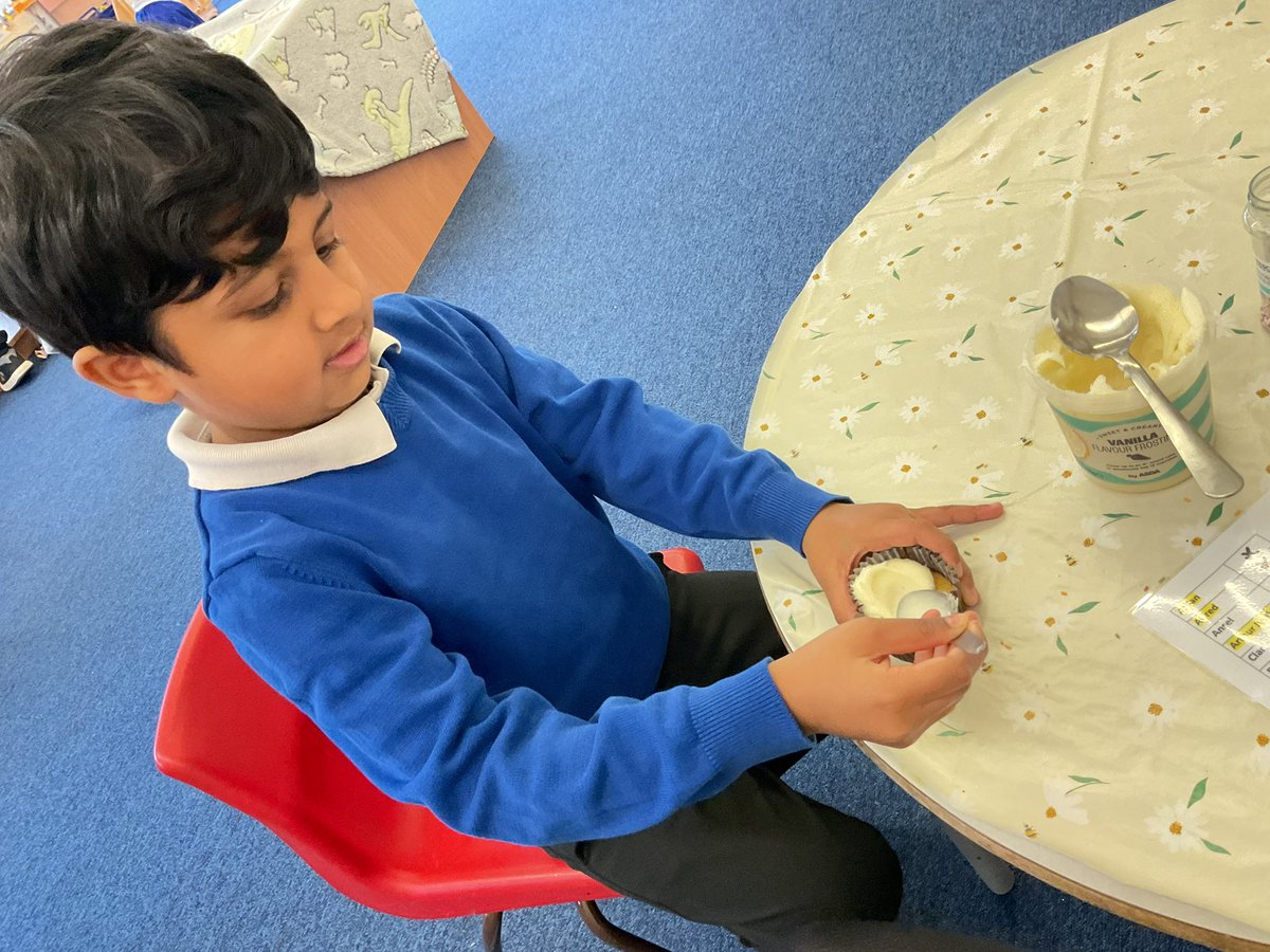 Pat-a-cake pat-a-cake bakers man, bake me a cake as fast as you can! Rabbits made cupcakes! 🧁