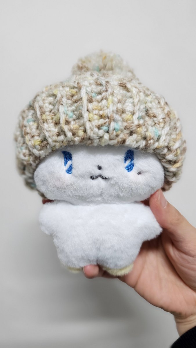 뜨개질 두 번째 완성
뫄 털모자ㅋㅋ
빨리 다른 것들도 떠야 하는데 현생 너무 바쁨...