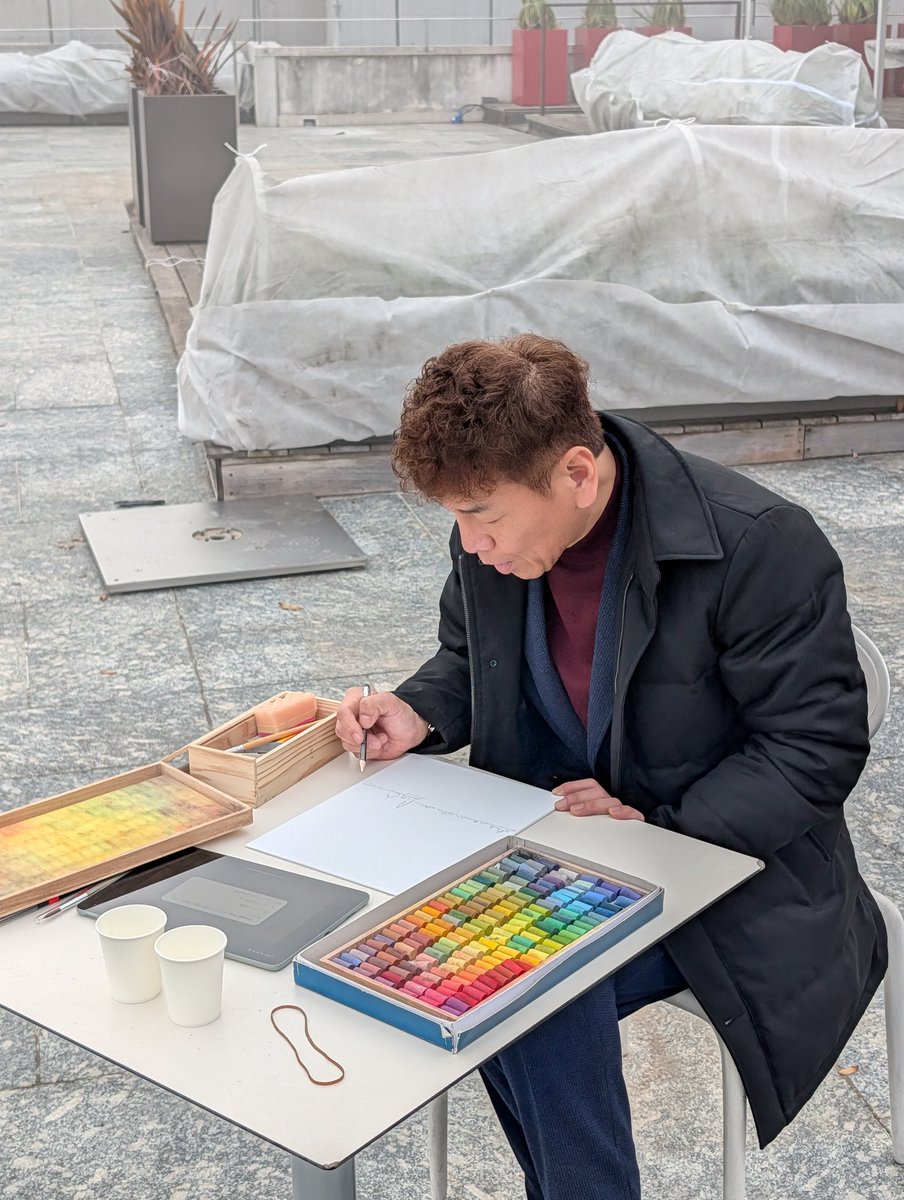 芸術鑑賞がお好きだという #上田晋也 さん🖼️

鑑賞するだけでなく、
実は絵を描くこともお好きで
絵画教室にも通われているんだそう👀🎨

憧れの画家が見たベネチアの景色を前に、
デッサンする姿を初披露！
一体、どんな作品が完成したのでしょうか？💭

#アナザースカイ #Pixelで撮影 #イタリア