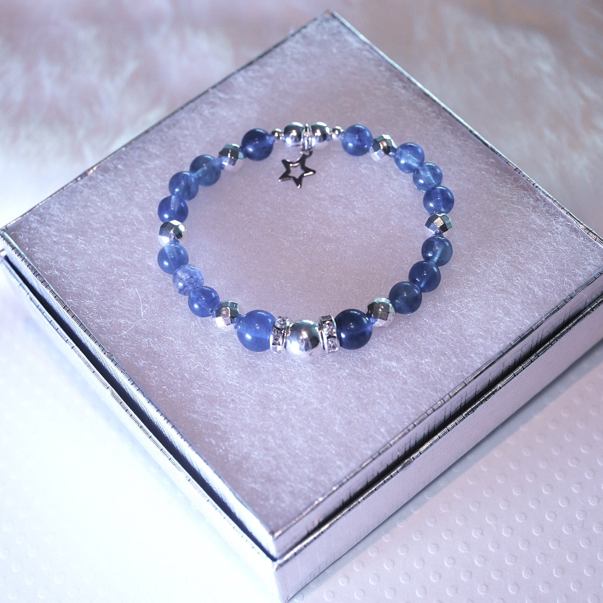 Cindy_Cinnamon's tweet photo. 💖Voici un autre magnifique bracelet que je fabrique à la main avec beaucoup d’Amour
Regardez toute ma Collection https://t.co/gT9wI2C7aD
⭐️Code Promo: CINDYLADIT = 15% de Rabais / 15% OFF
Ne payez pas de Taxes + Livraison Gratuite
#Bijoux #Bracelet #Bijou #FaitalaMain https://t.co/jvKubD8zmR