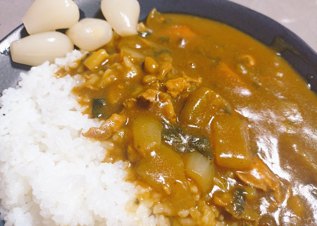 昨日胃を休ませたというのに、本日はガッツリおうちカレーです。