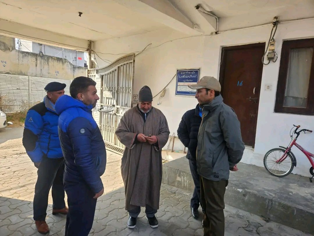 RisingKashmir's tweet photo. #Police take action against unregistered #homestays, guest houses in #Humhama
@BudgamPolice
@KashmirPolice
https://t.co/HR6asKEhpH https://t.co/vr1Tkbk5GH